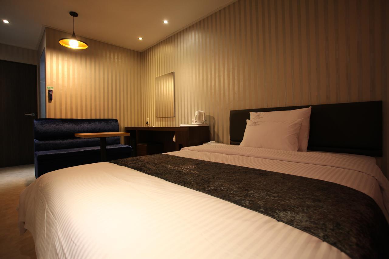 Lineplus Hotel Gimpo Exteriör bild