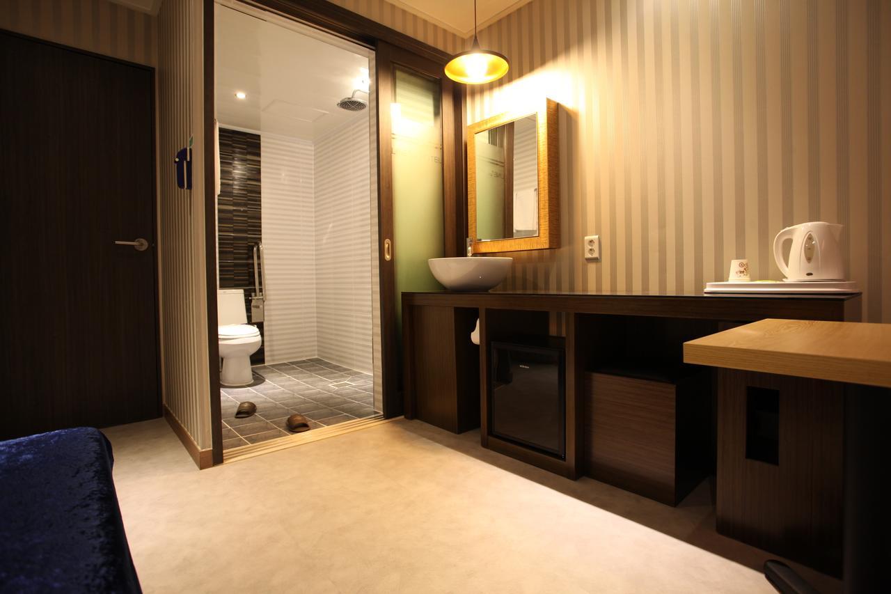Lineplus Hotel Gimpo Exteriör bild