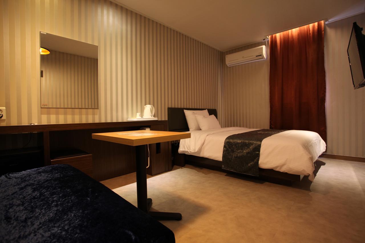 Lineplus Hotel Gimpo Exteriör bild